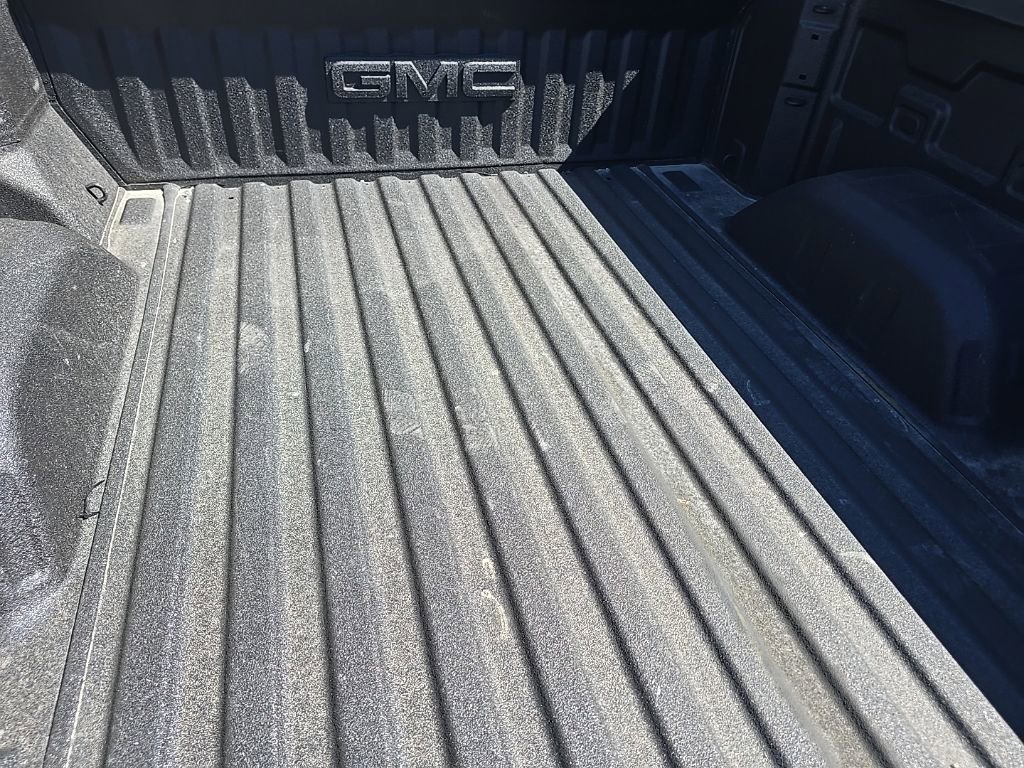 Used 2025 GMC Sierra 1500 AT4 w/ Technology Package AWD/4WD image 6