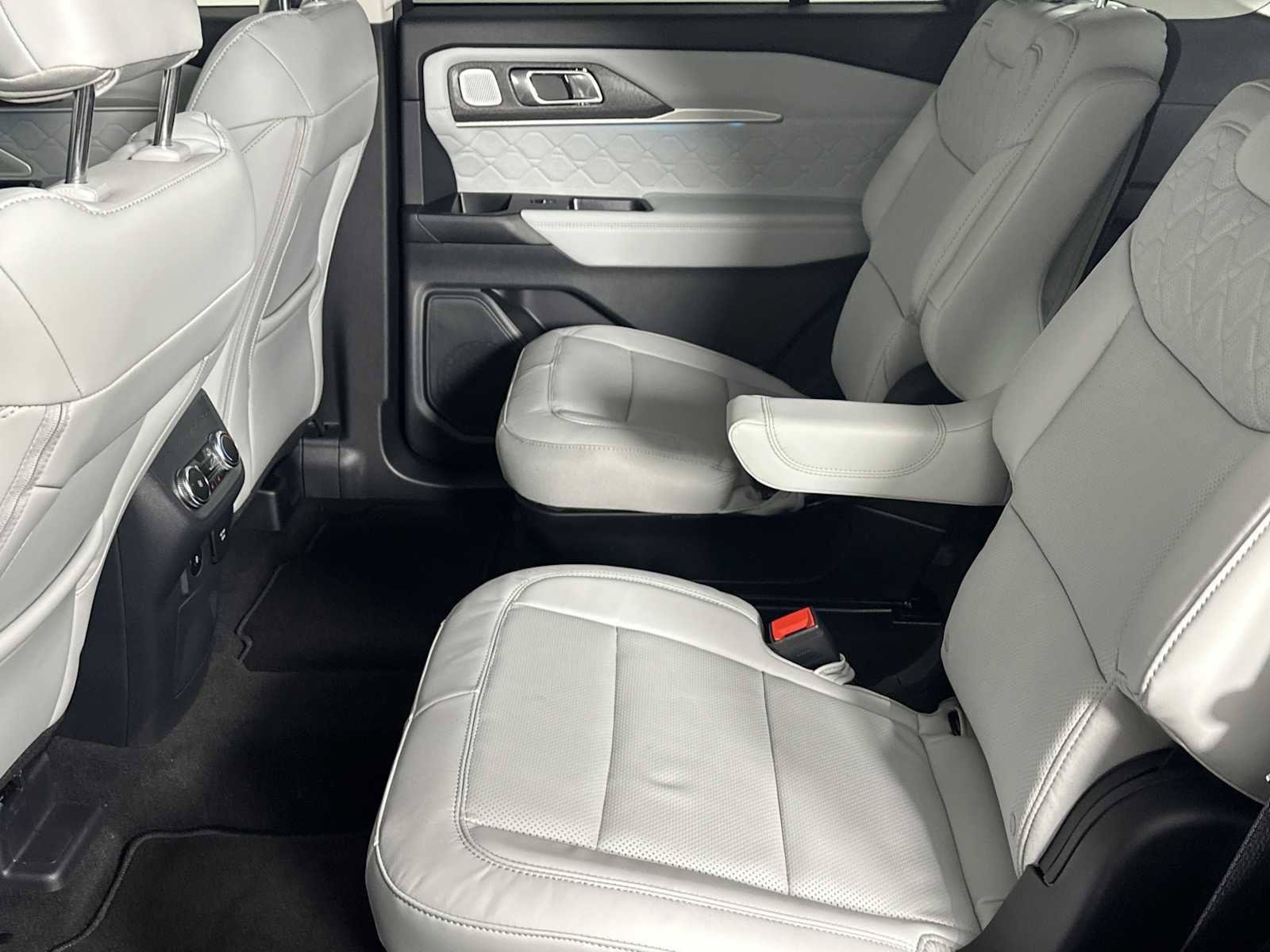 New 2026 Ford Explorer Platinum w/ LUX Leather Package AWD/4WD image 22