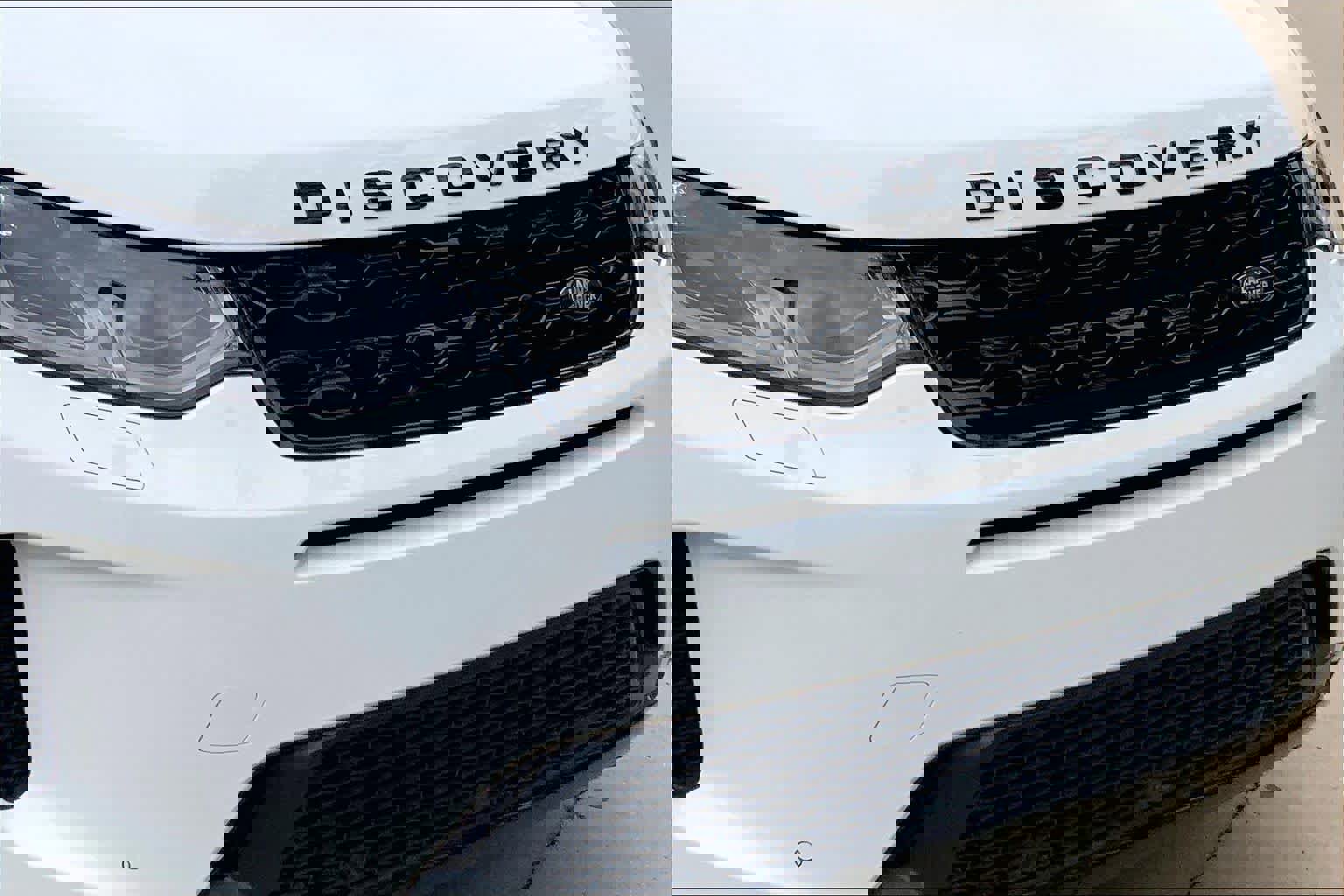 Used 2020 Land Rover Discovery Sport SE image 29