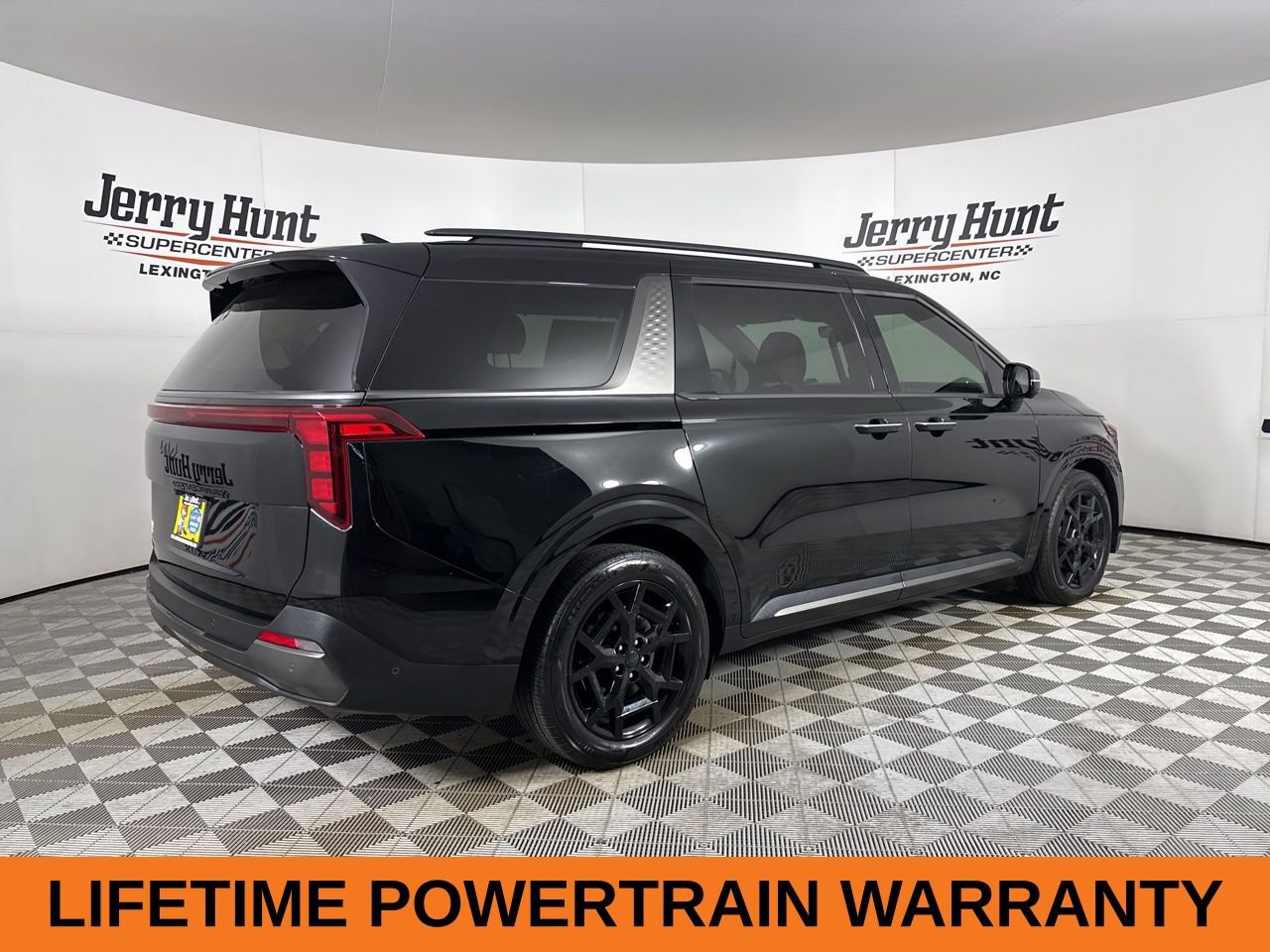 Used 2026 Kia Carnival SX w/ SX Dark Edition Package image 5