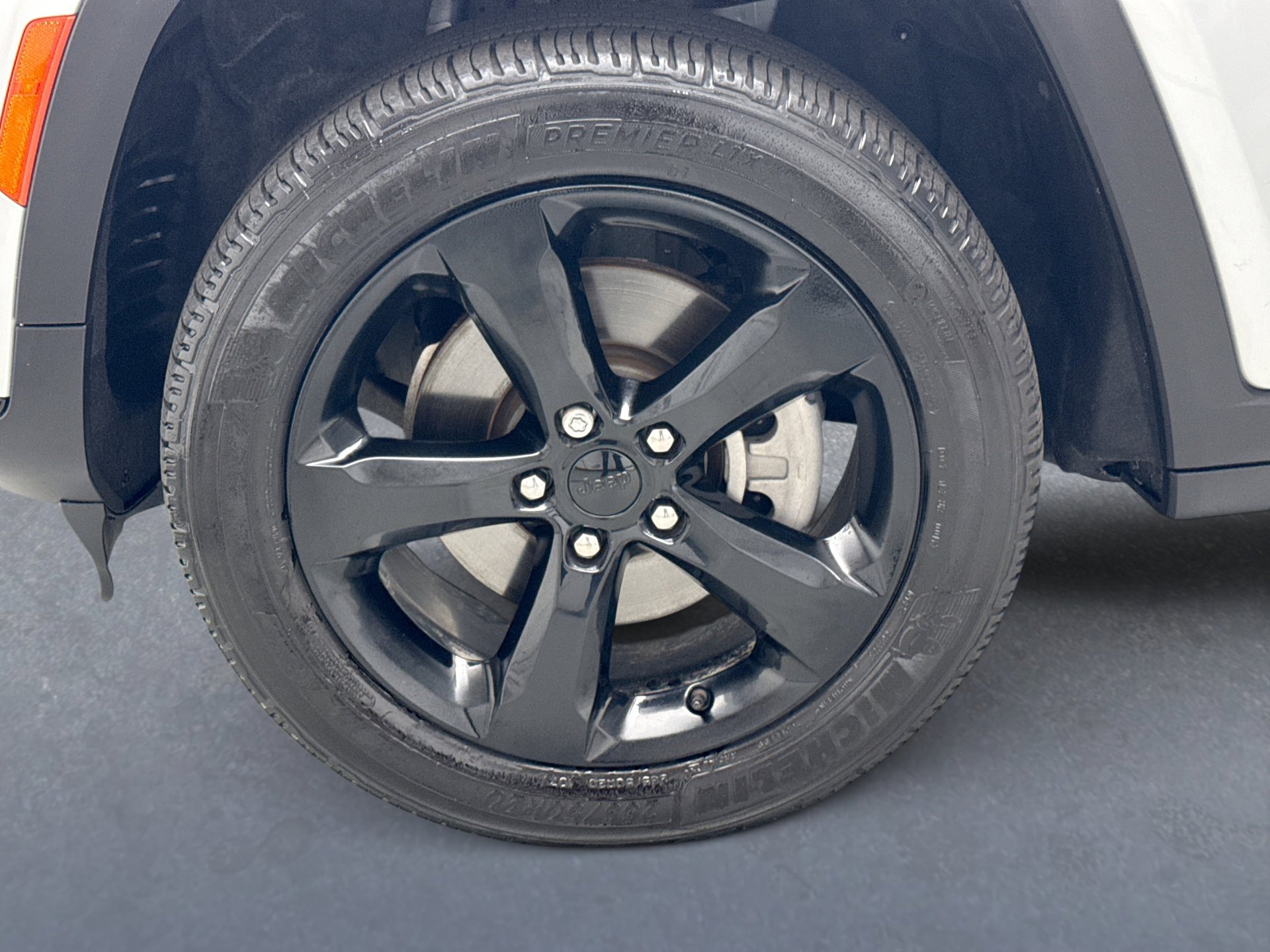 Used 2022 Jeep Grand Cherokee L Laredo image 27