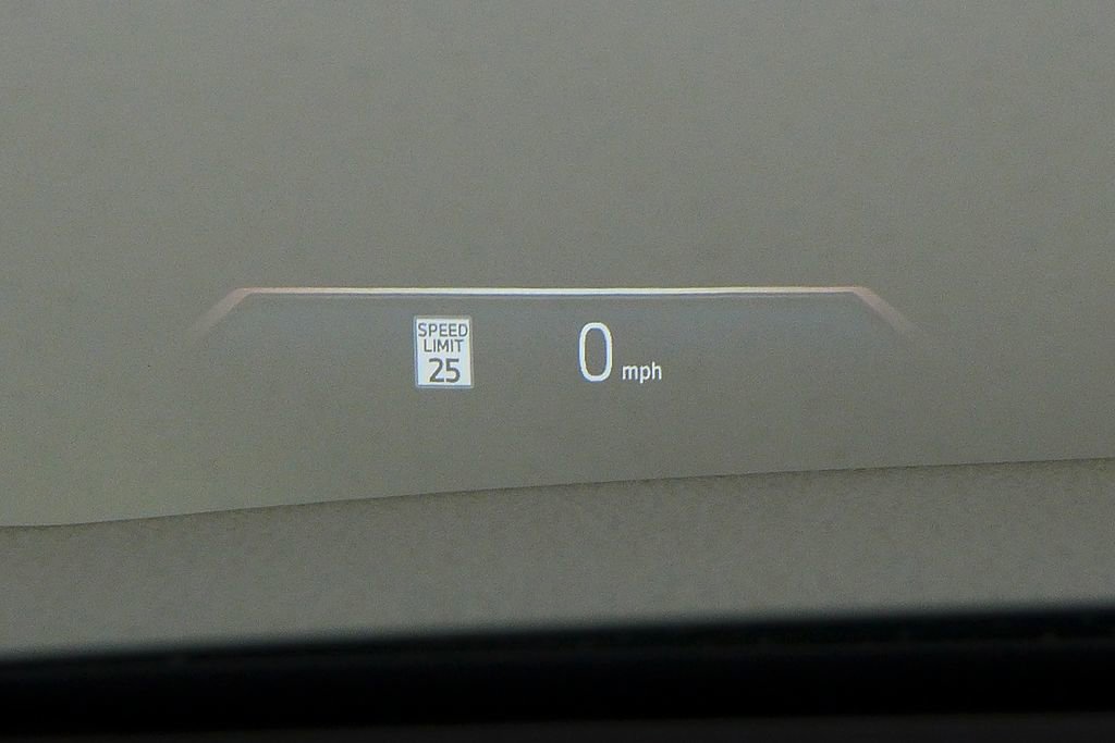 Used 2023 BMW 740i w/ Parking Assistance Package RWD image 28