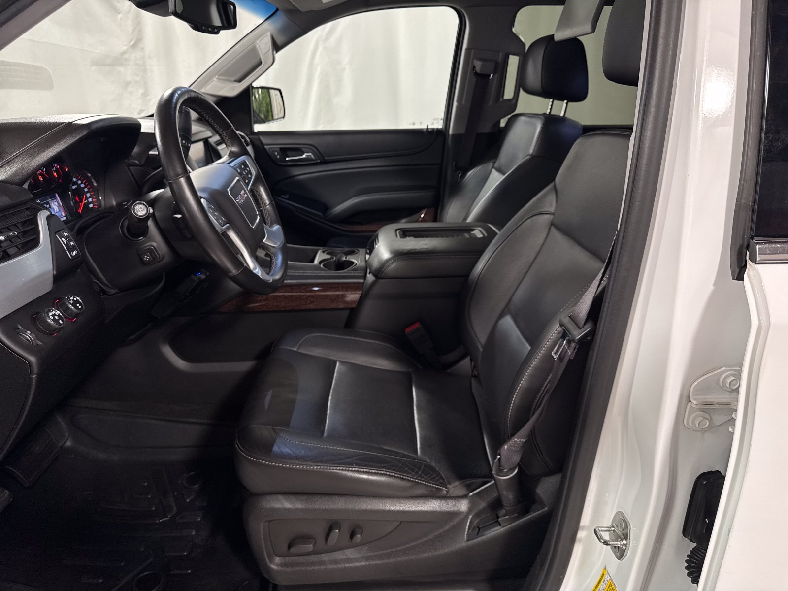 Used 2016 GMC Yukon SLT w/ Open Road Package AWD/4WD image 3