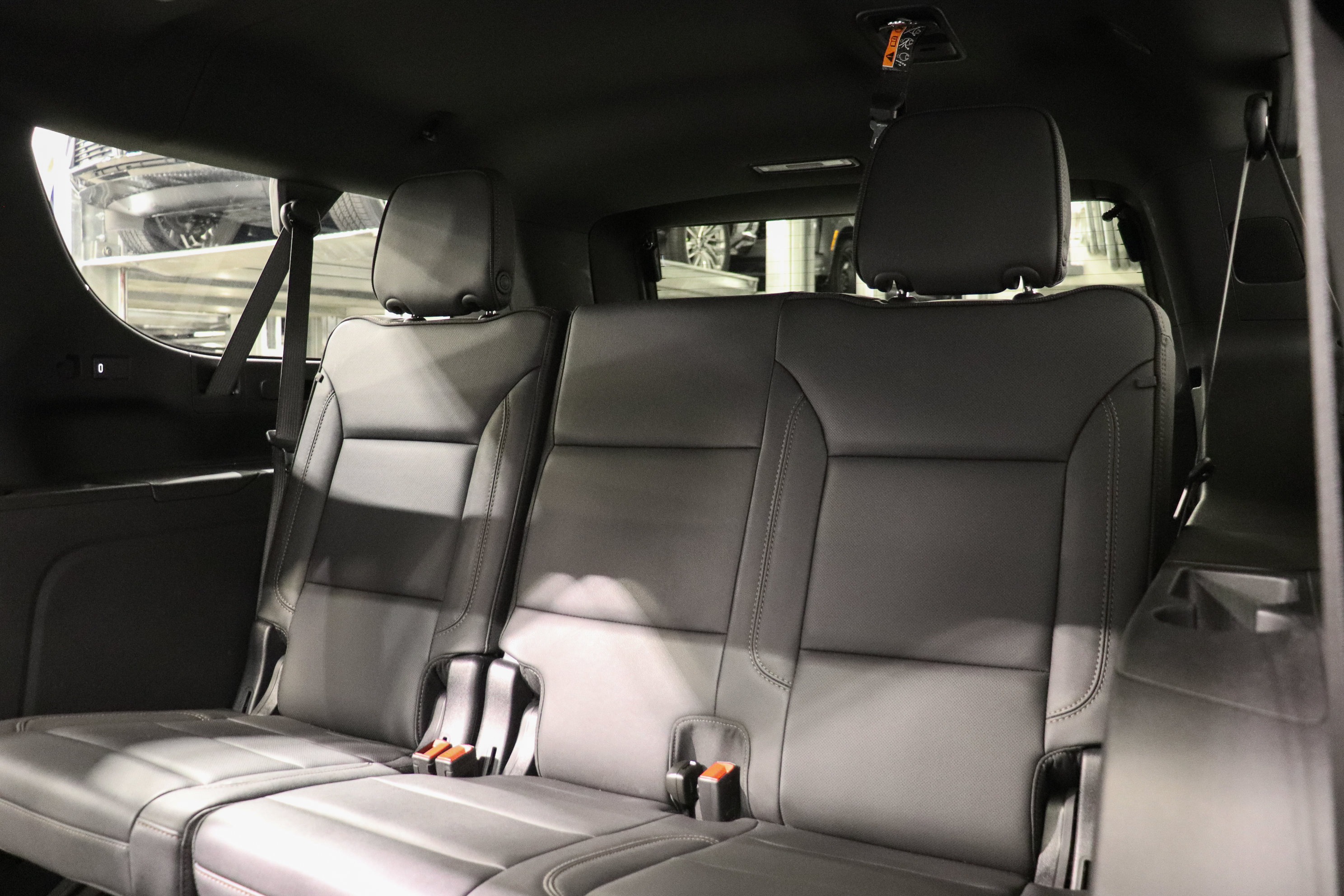 Used 2025 Chevrolet Suburban High Country AWD/4WD image 18