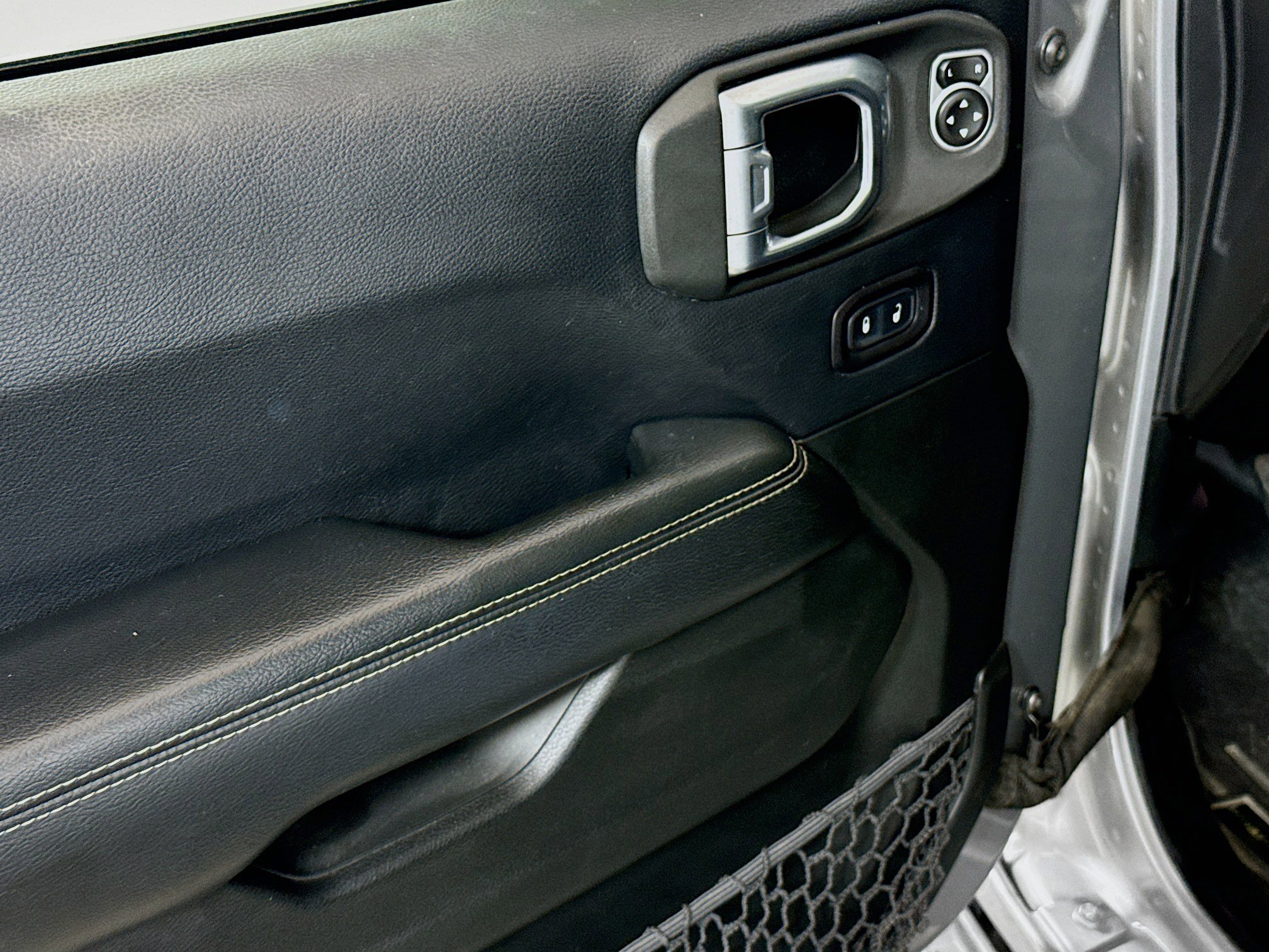 Used 2018 Jeep Wrangler Unlimited Sahara AWD/4WD image 19