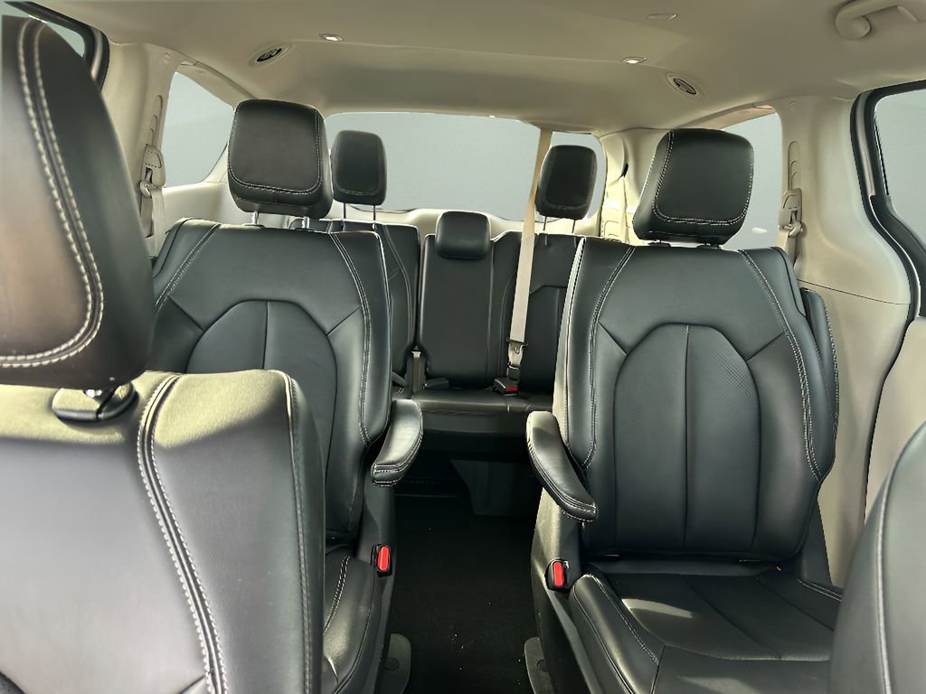 Used 2024 Chrysler Pacifica Select image 29