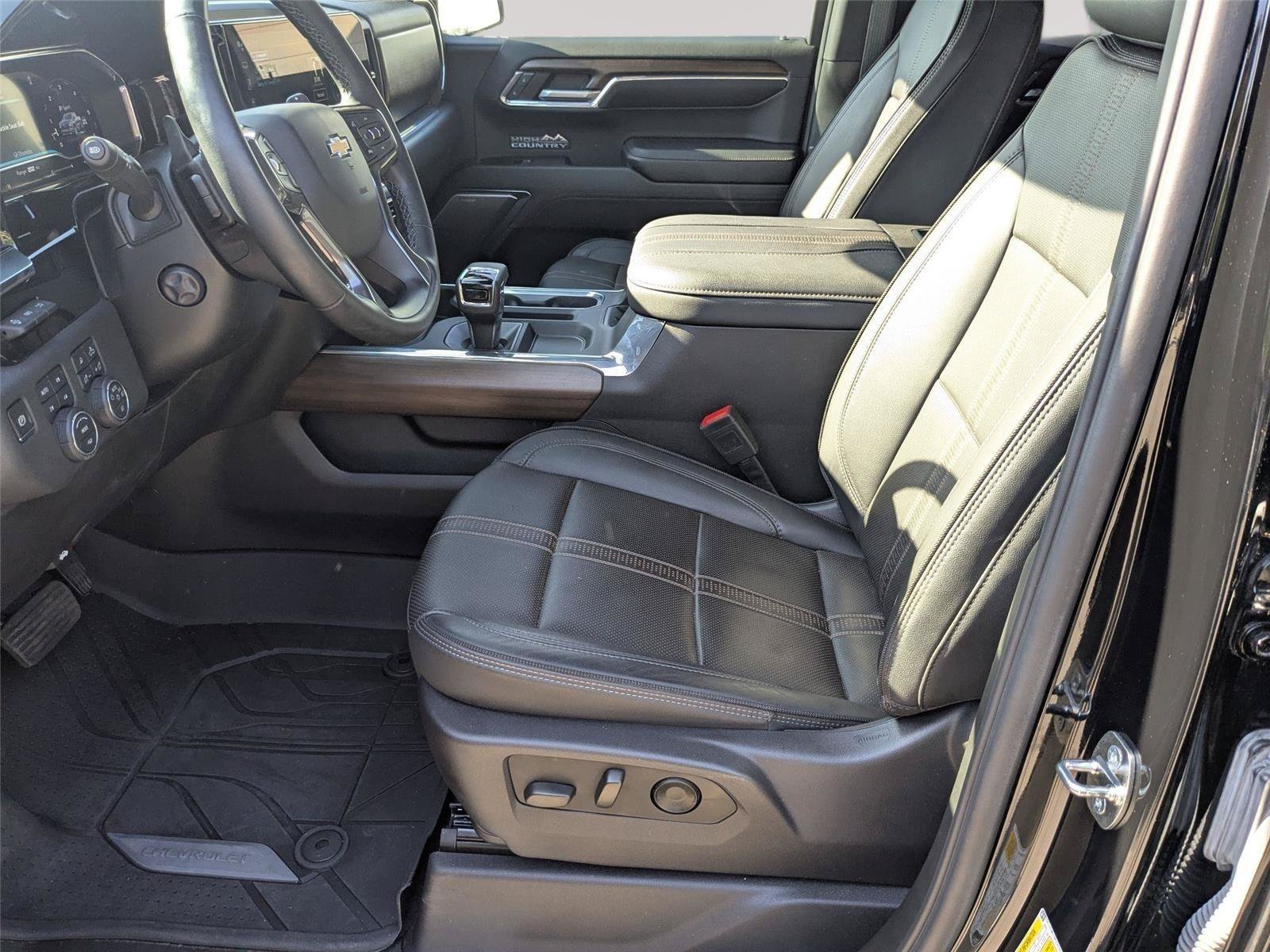 Used 2024 Chevrolet Silverado 1500 High Country w/ Technology Package AWD/4WD image 16