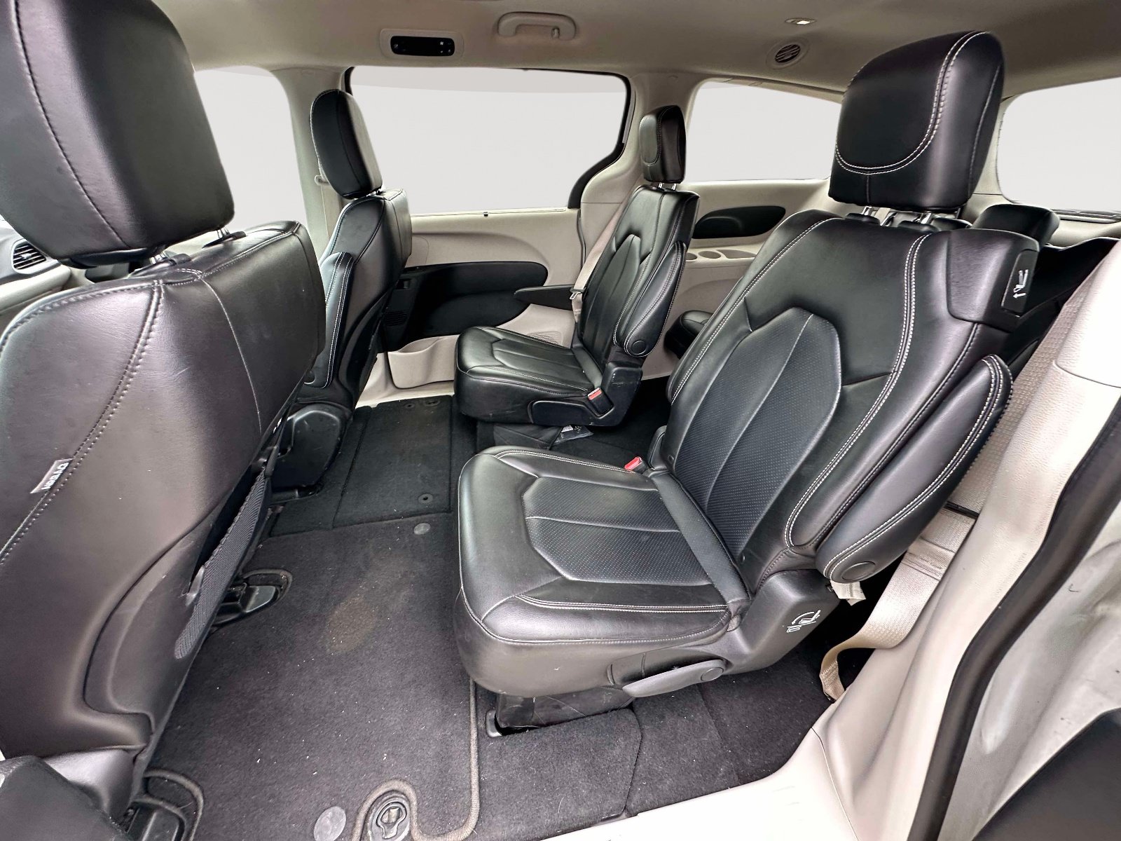 Used 2023 Chrysler Pacifica Touring-L FWD image 25