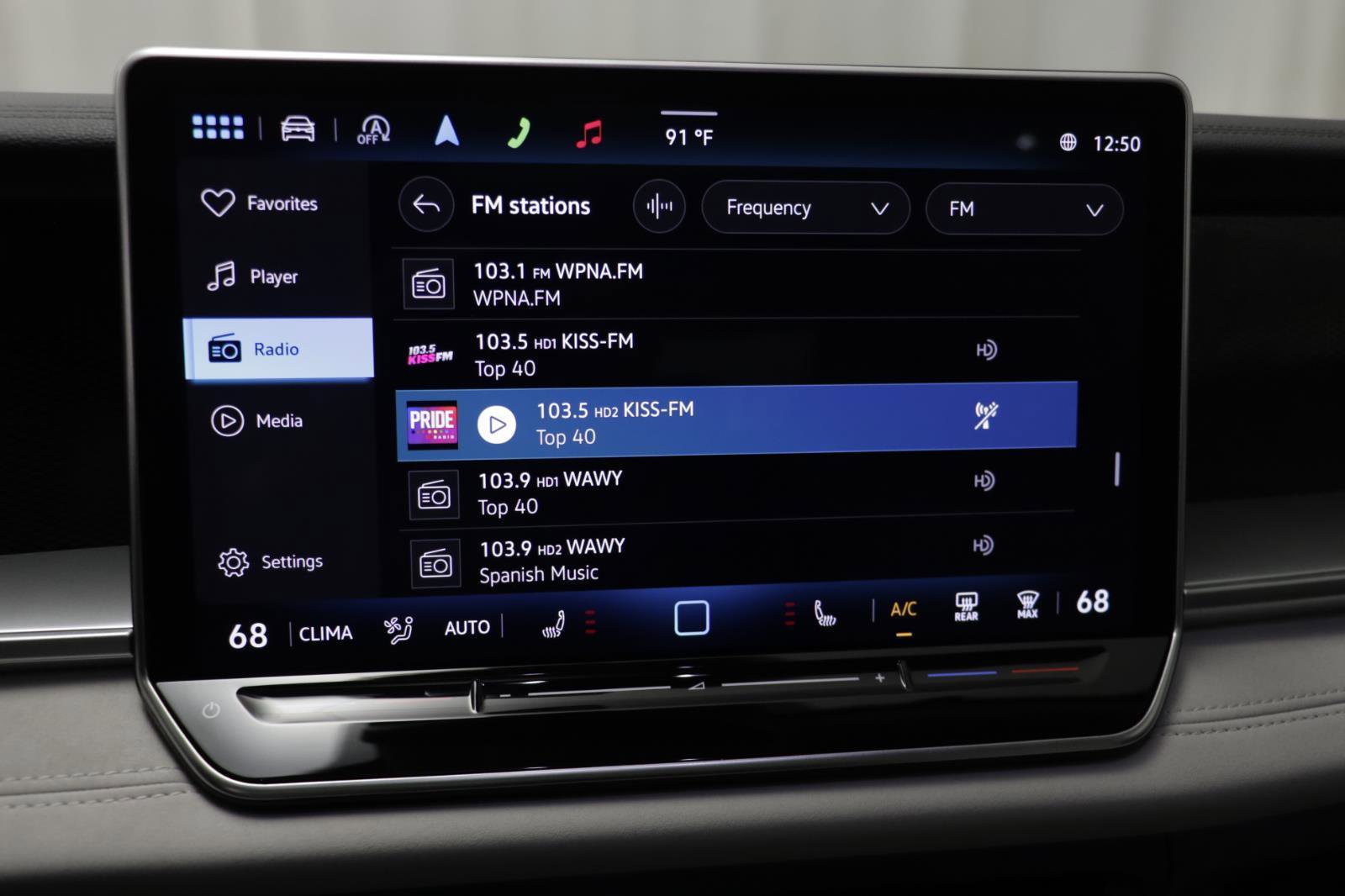 Used 2025 Volkswagen Tiguan SE w/ Panoramic Sunroof Package image 8