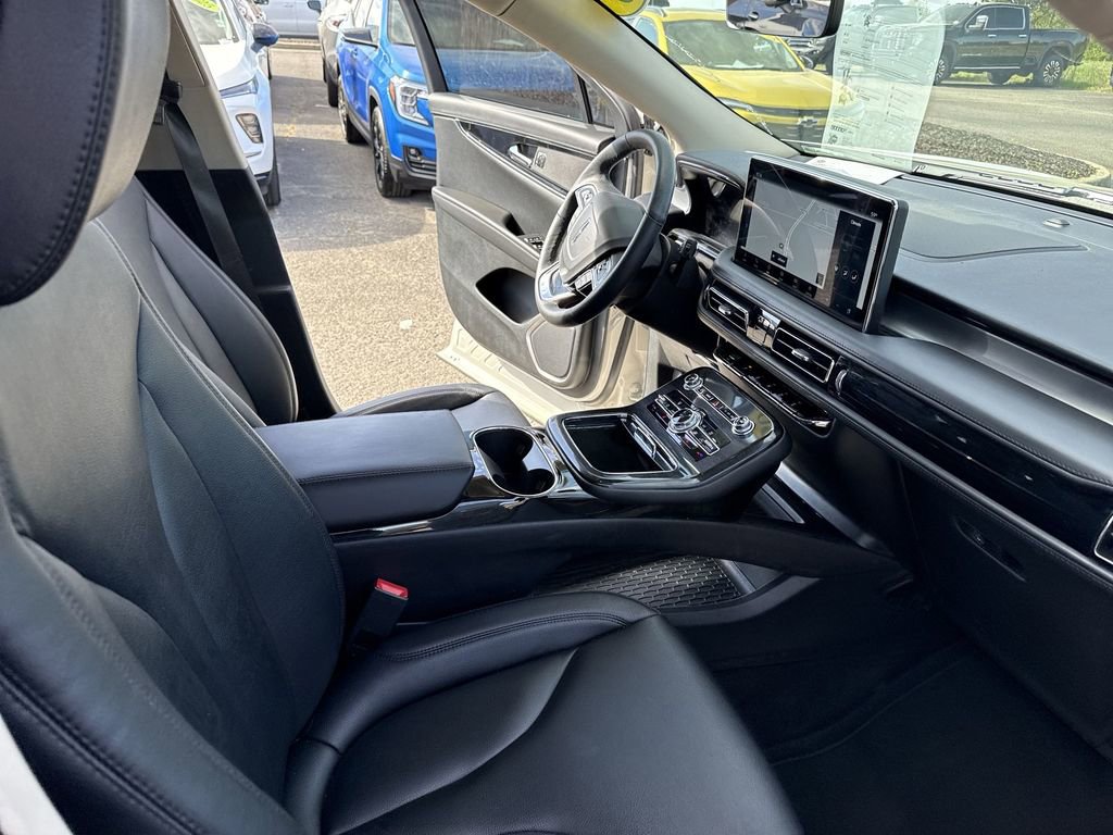 Used 2023 Lincoln Nautilus FWD w/ Premium Package image 35