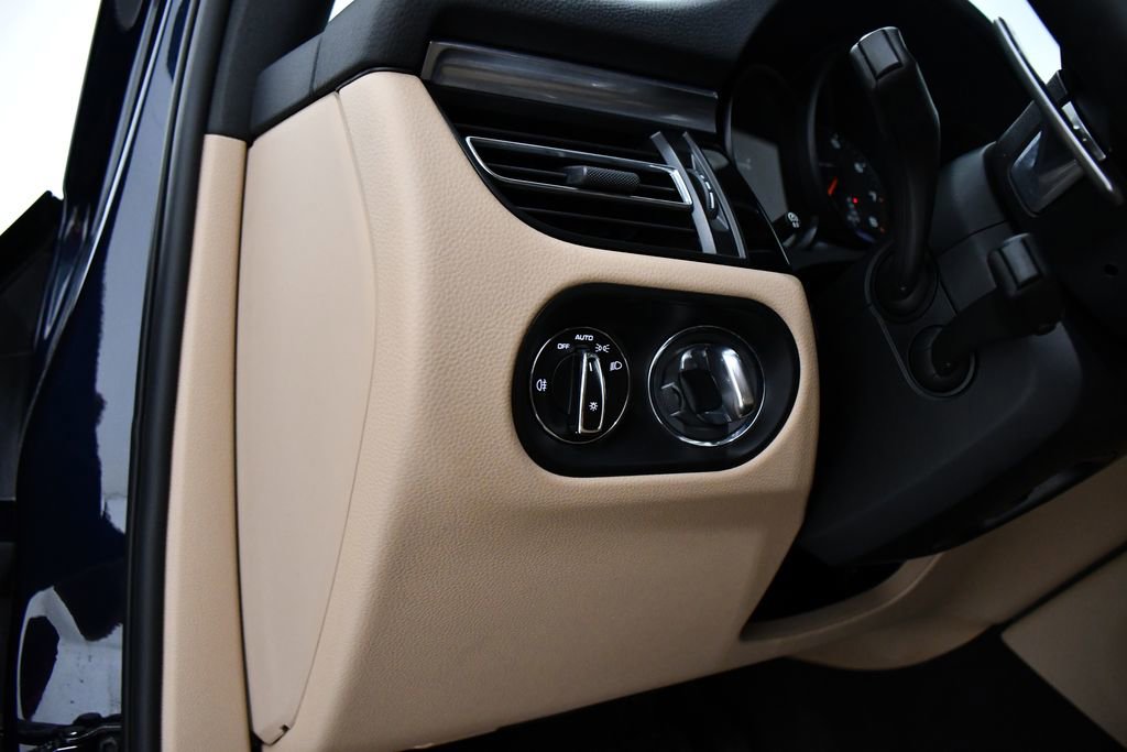 Used 2021 Porsche Macan image 16