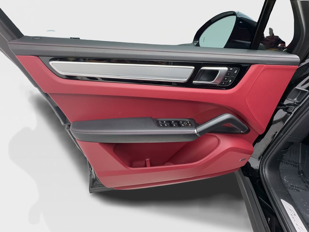 Used 2023 Porsche Cayenne Platinum Edition image 20