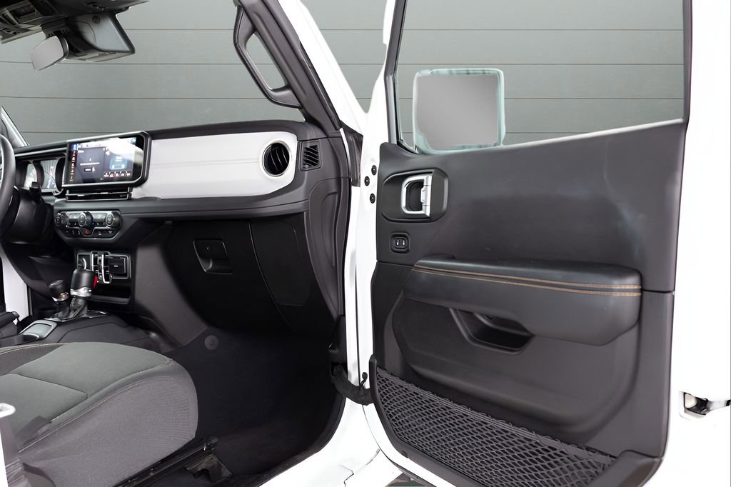 Used 2025 Jeep Wrangler Unlimited Sahara AWD/4WD image 89
