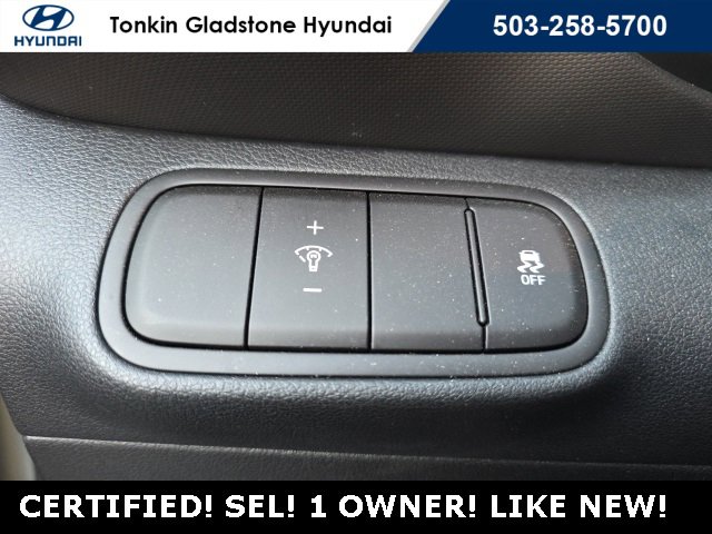 Certified 2025 Hyundai Venue SEL image 11