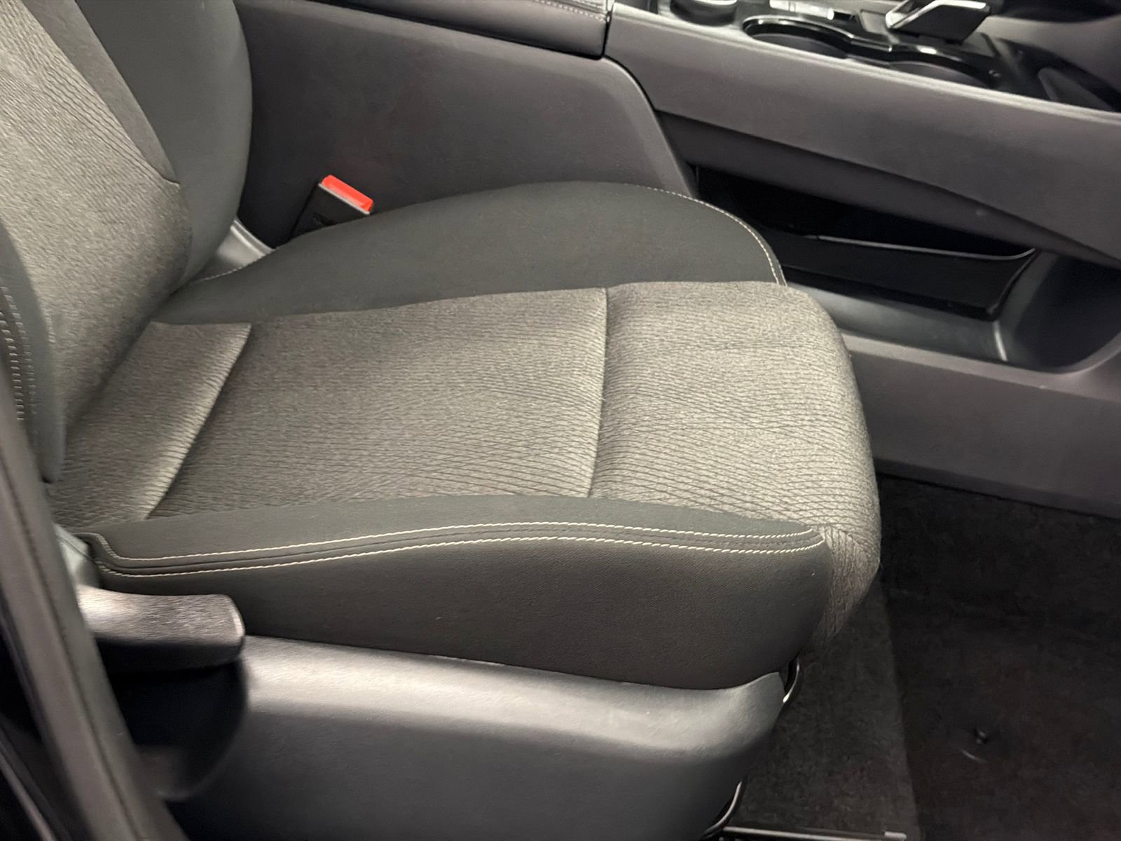 Used 2025 Nissan Rogue SV image 12
