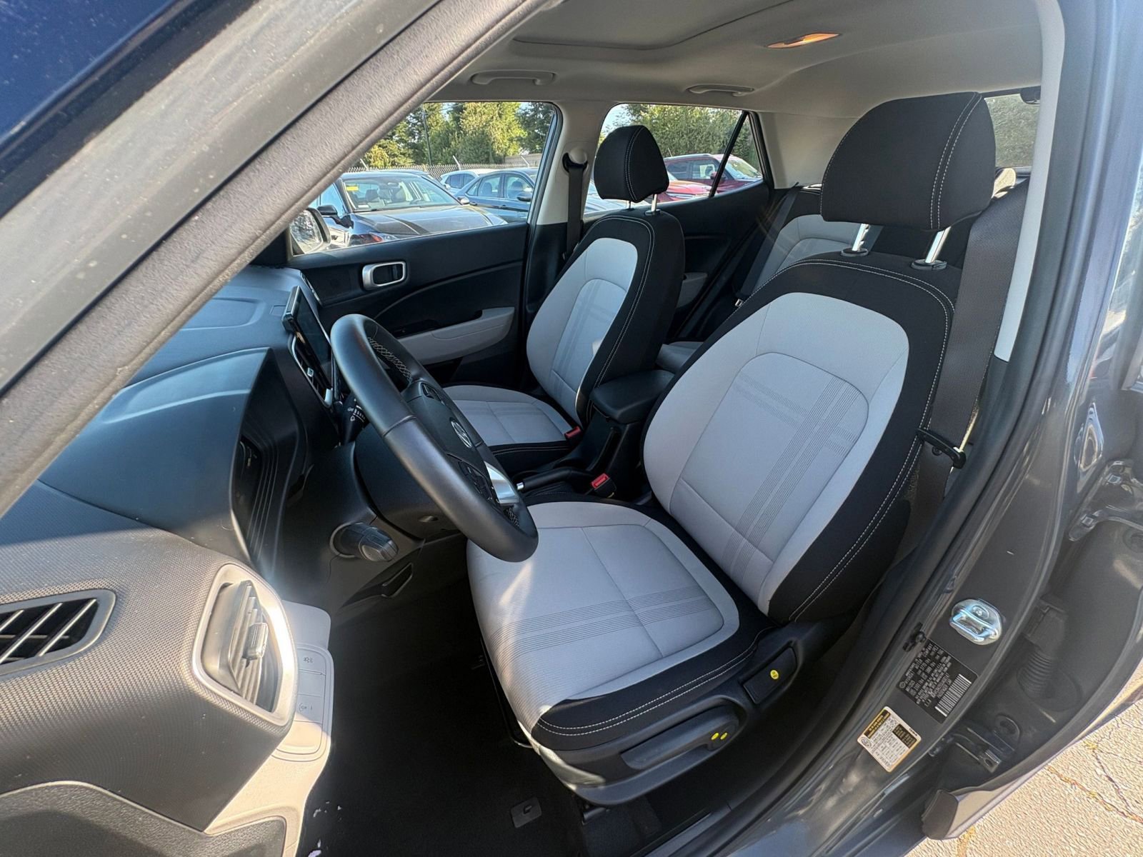 Used 2025 Hyundai Venue SEL image 36