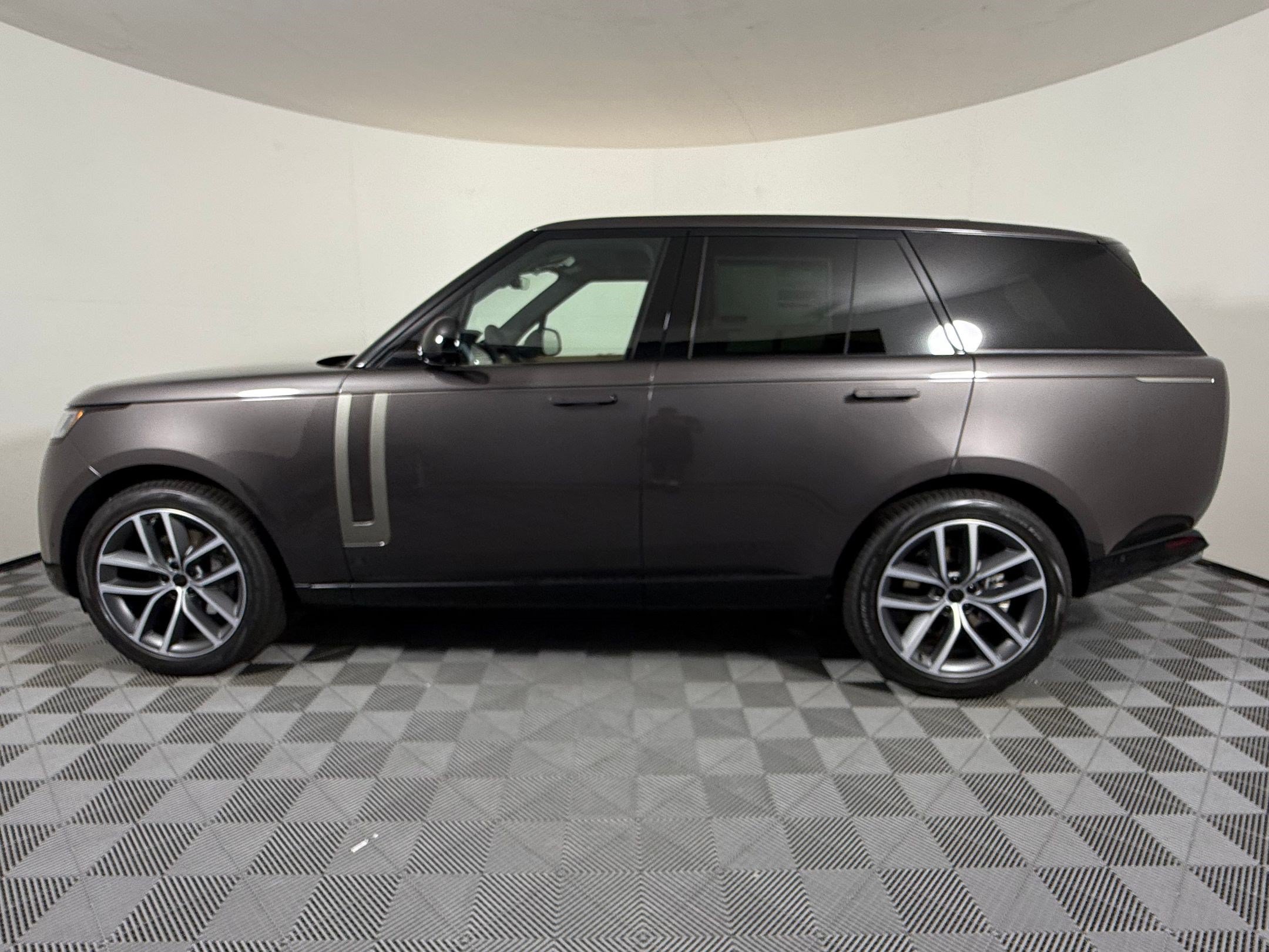 New 2026 Land Rover Range Rover SE AWD/4WD image 2