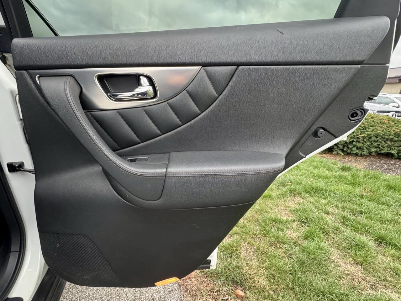 Used 2010 INFINITI FX35 AWD w/ Navigation Pkg image 21