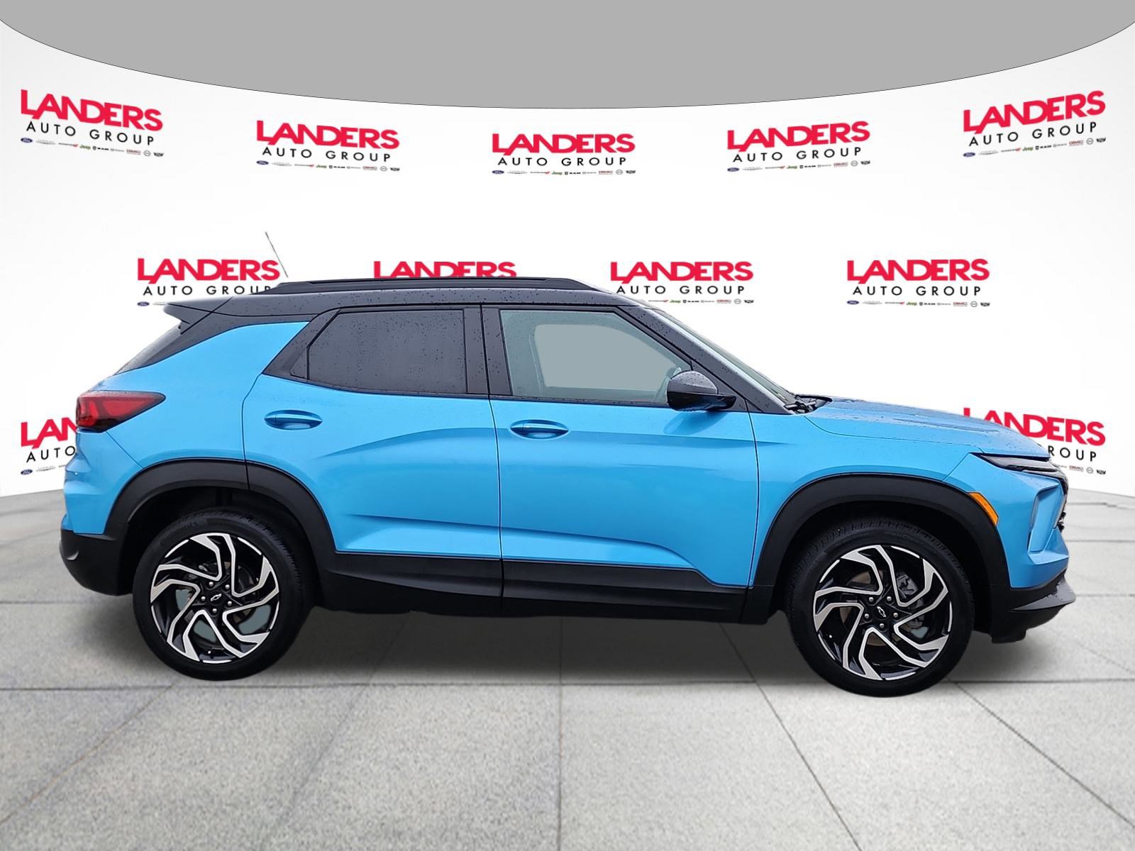 Used 2025 Chevrolet TrailBlazer RS w/ Driver Confidence Package image 2