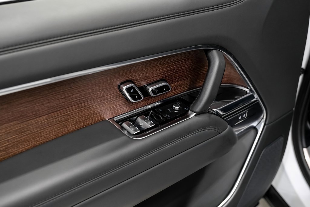 Used 2024 Land Rover Range Rover SE image 40