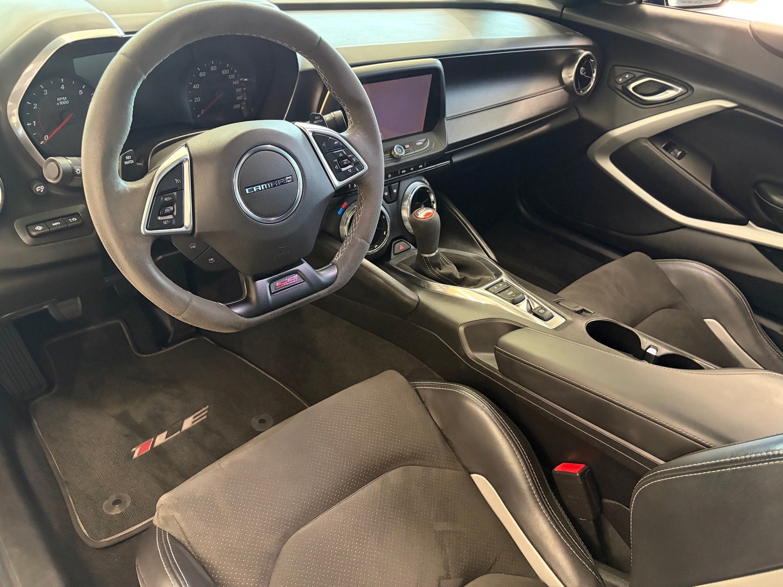 Used 2018 Chevrolet Camaro SS RWD image 15