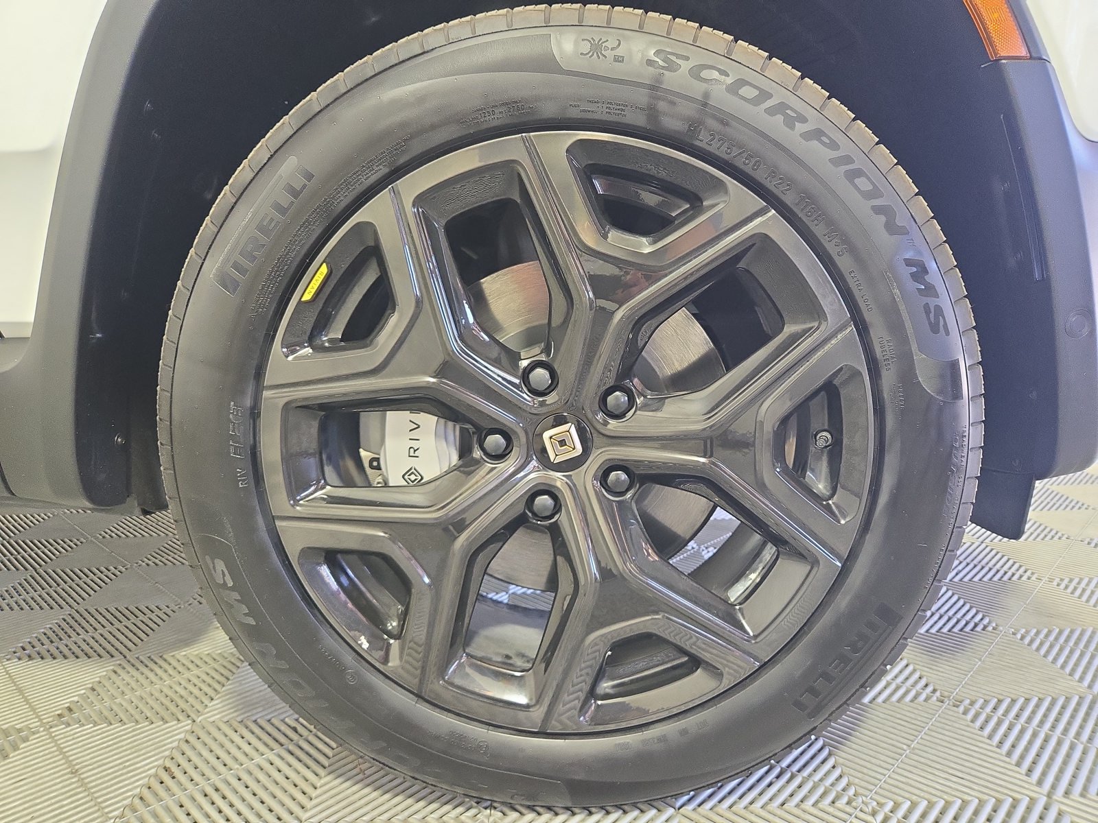 Used 2025 Rivian R1T Adventure Dual AWD/4WD image 11