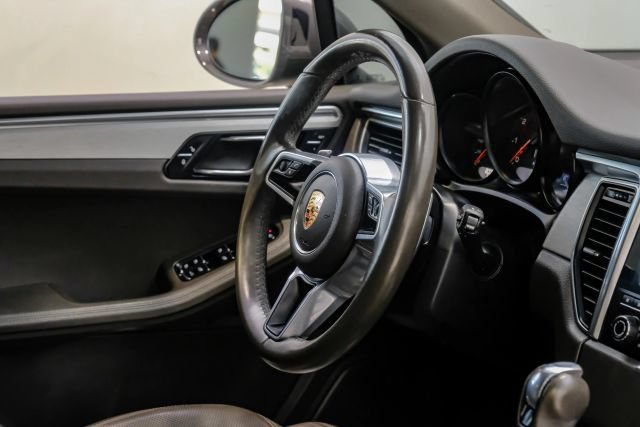 Used 2018 Porsche Macan Sport Edition AWD/4WD image 21