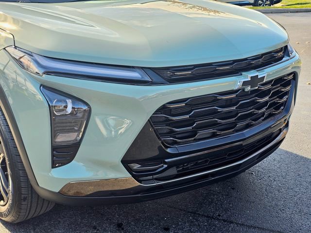 Used 2025 Chevrolet Trax ACTIV w/ Sunroof Package image 3