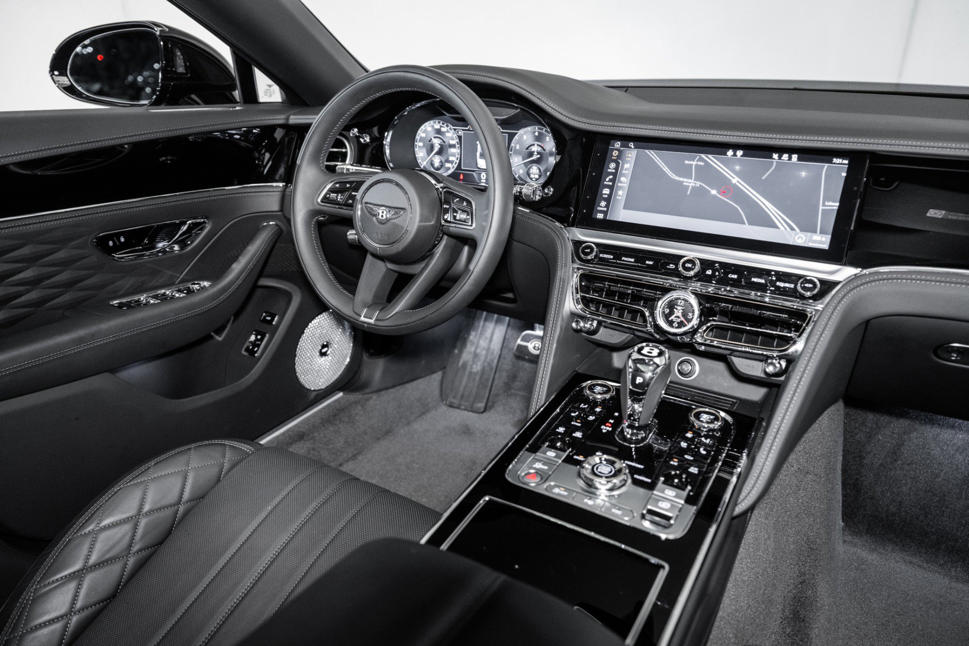 Used 2024 Bentley Flying Spur W12 image 31