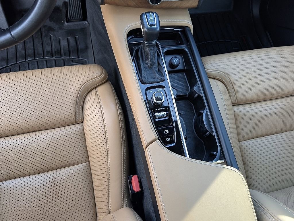 Used 2017 Volvo XC90 T6 Inscription w/ Vision Package image 29