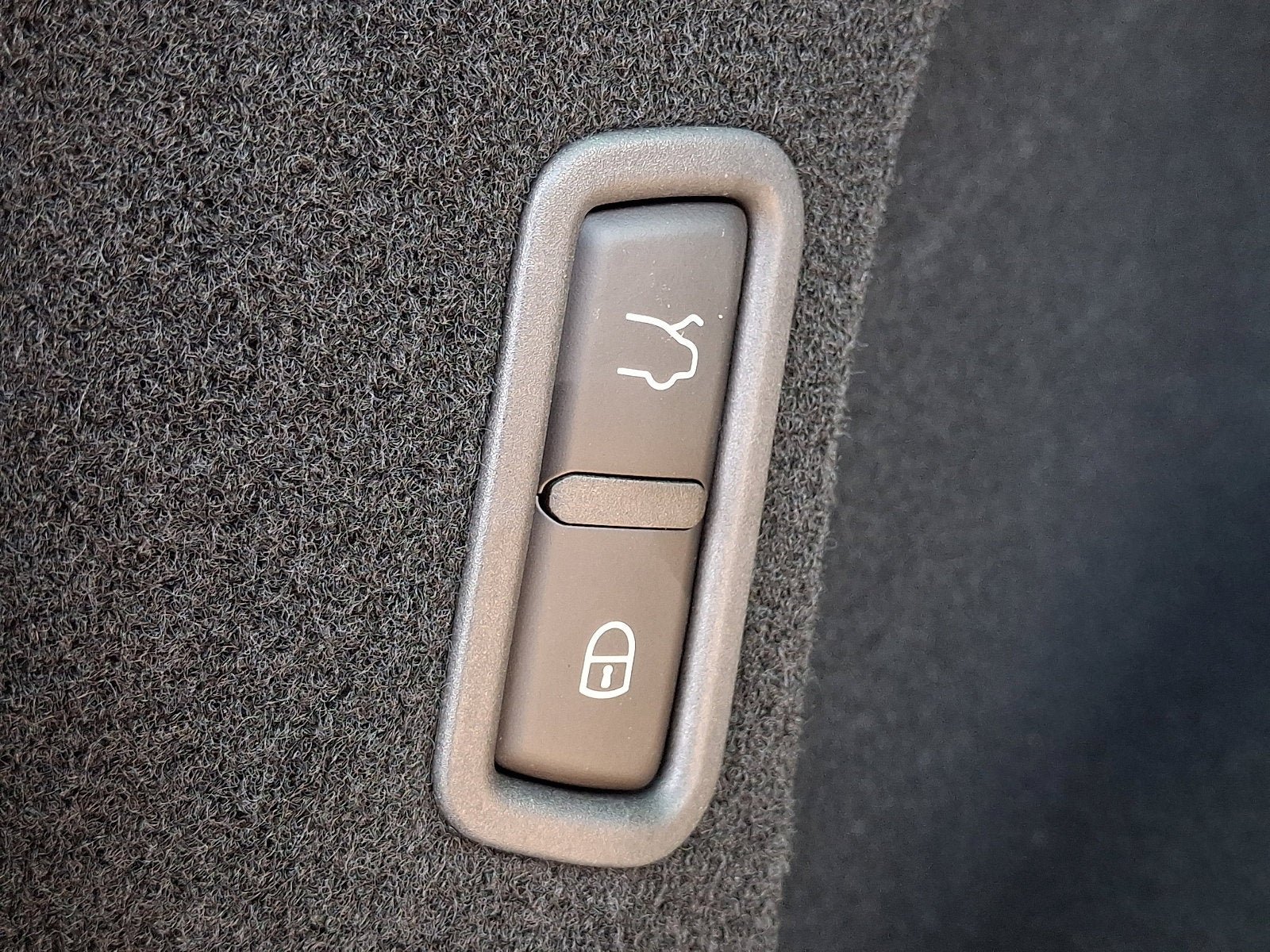 Used 2023 Maserati Levante Trofeo AWD/4WD image 33