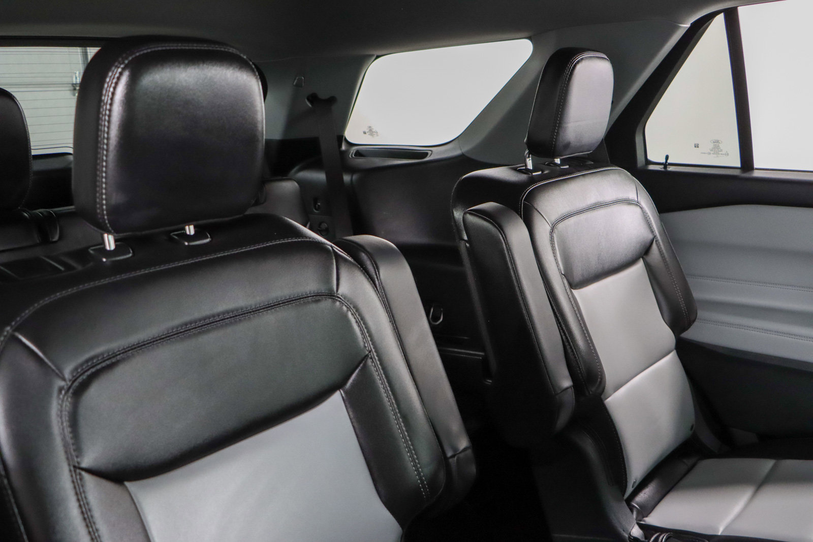 Used 2023 Ford Explorer XLT w/ Equipment Group 202A image 28