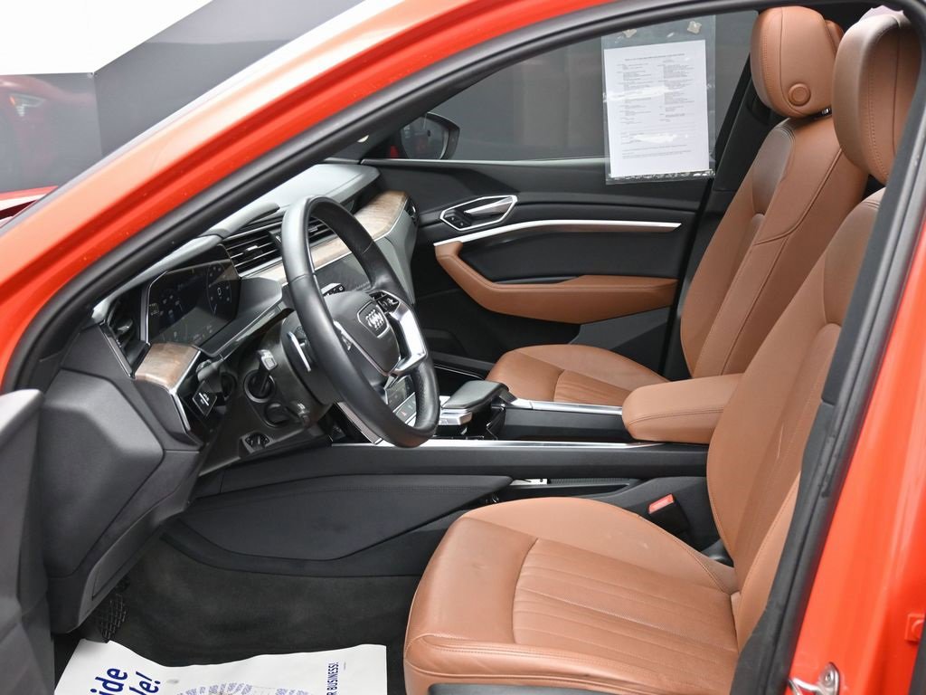Used 2022 Audi e-tron Premium Plus w/ Premium Plus Package image 18