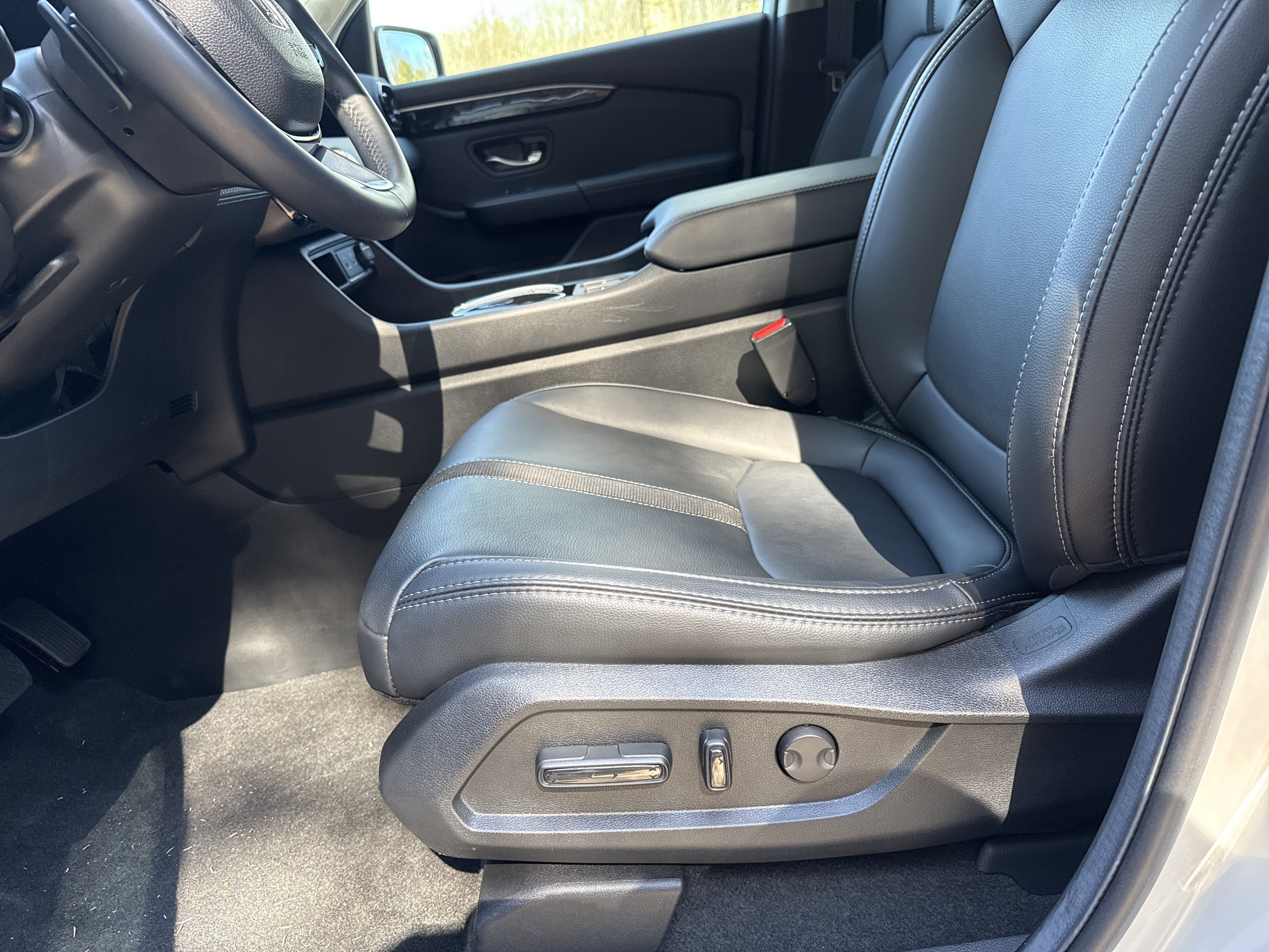 Used 2025 Honda Pilot EX-L image 9