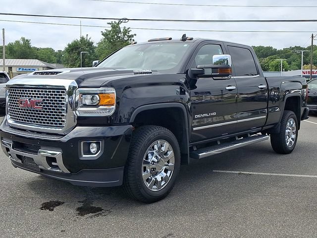 Used 2017 GMC Sierra 2500 Denali w/ Duramax Plus Package AWD/4WD image 3