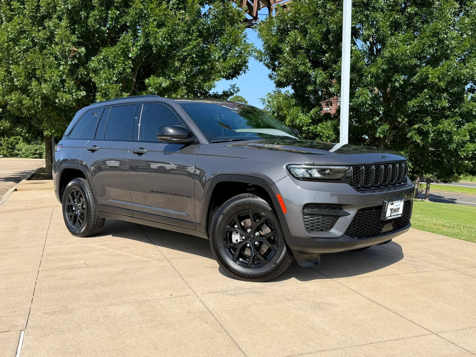 Used 2025 Jeep Grand Cherokee Altitude