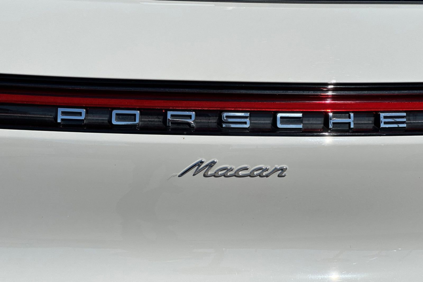 Used 2025 Porsche Macan image 37