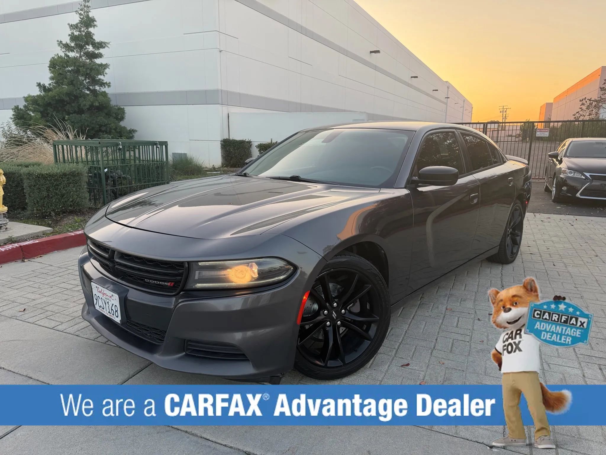 Used 2018 Dodge Charger SXT w/ Blacktop Package image 1