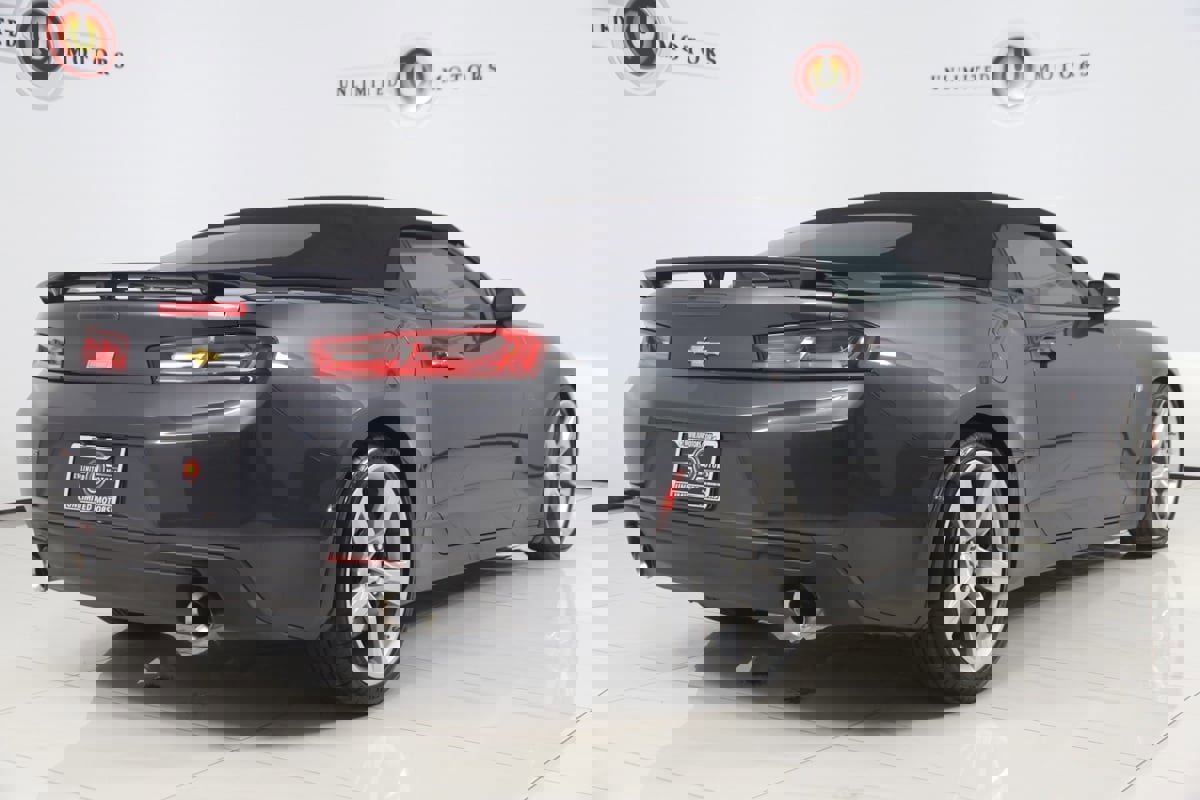 Used 2017 Chevrolet Camaro SS image 3