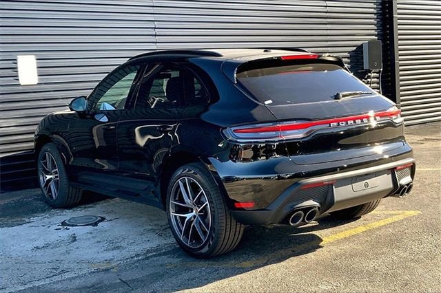 Certified 2026 Porsche Macan AWD/4WD image 3