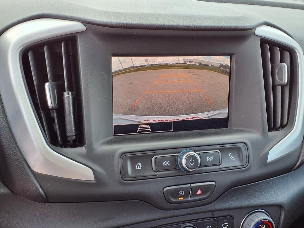Used 2023 GMC Terrain SLE w/ Driver Convenience Package image 9