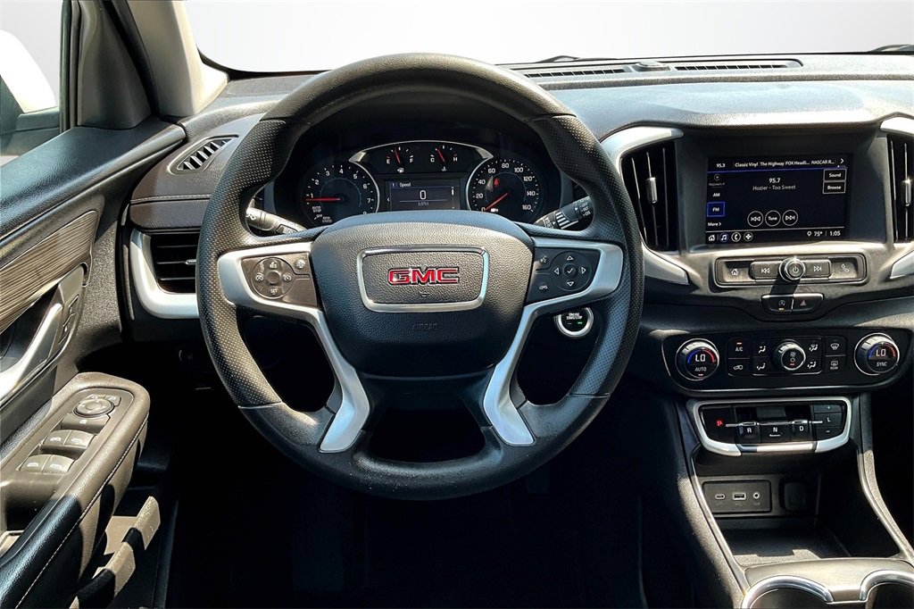 Used 2023 GMC Terrain SLE image 8