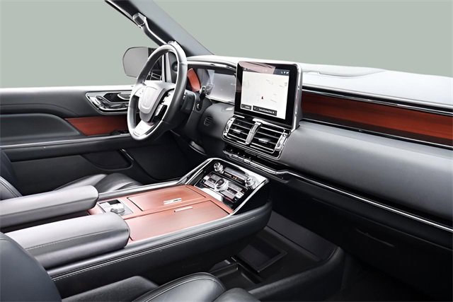 Used 2021 Lincoln Navigator Reserve image 27
