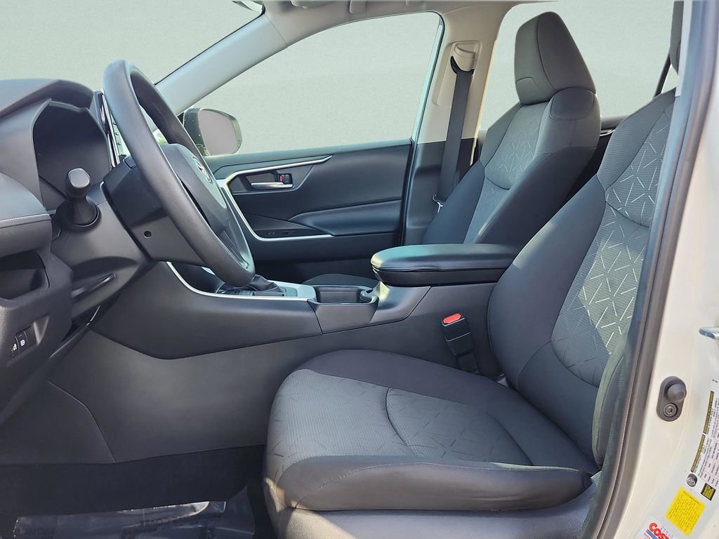 Used 2021 Toyota RAV4 XLE image 19