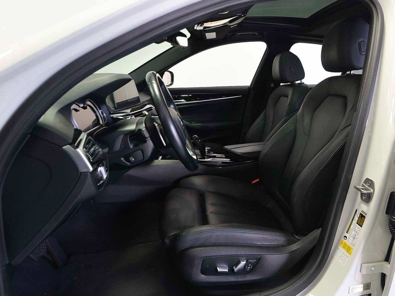Used 2017 BMW 530i RWD image 9