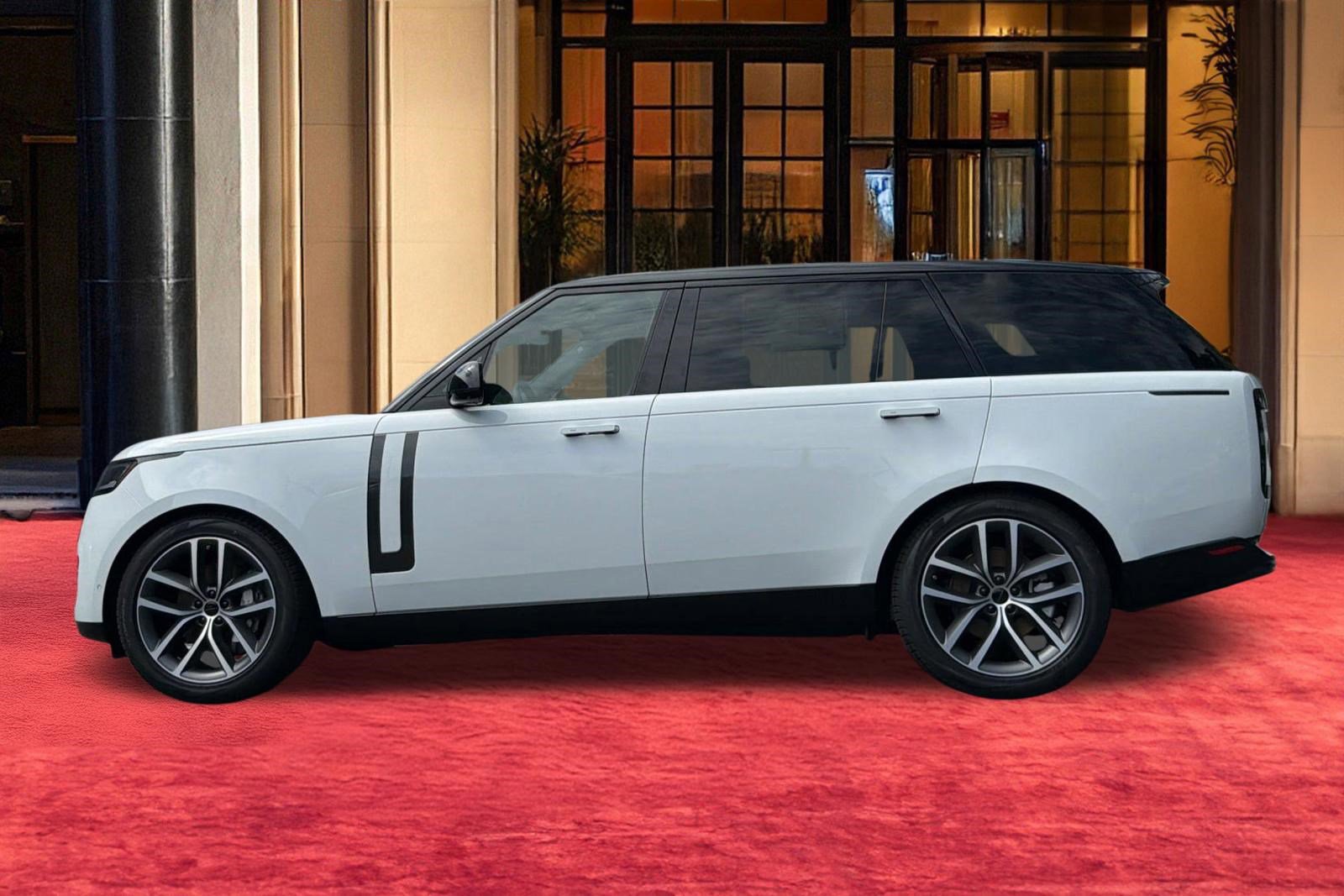 New 2026 Land Rover Range Rover Long Wheelbase SE AWD/4WD image 2