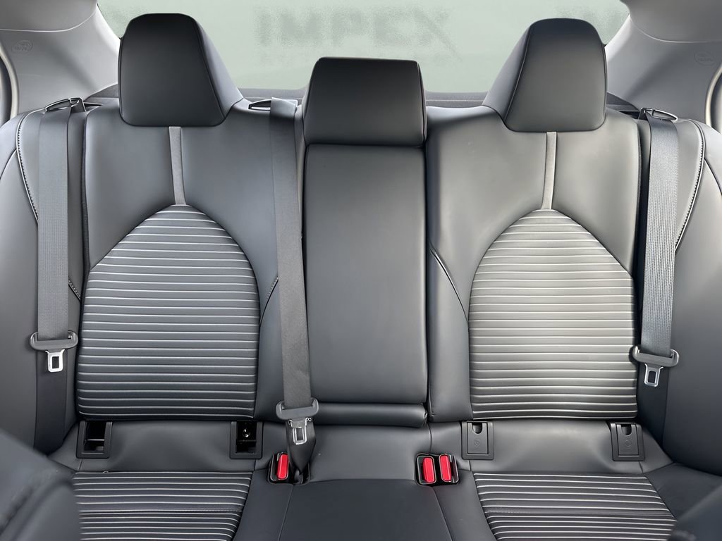 Used 2024 Toyota Camry SE image 11