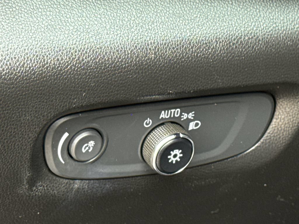 Used 2023 Chevrolet Traverse LT AWD/4WD image 25