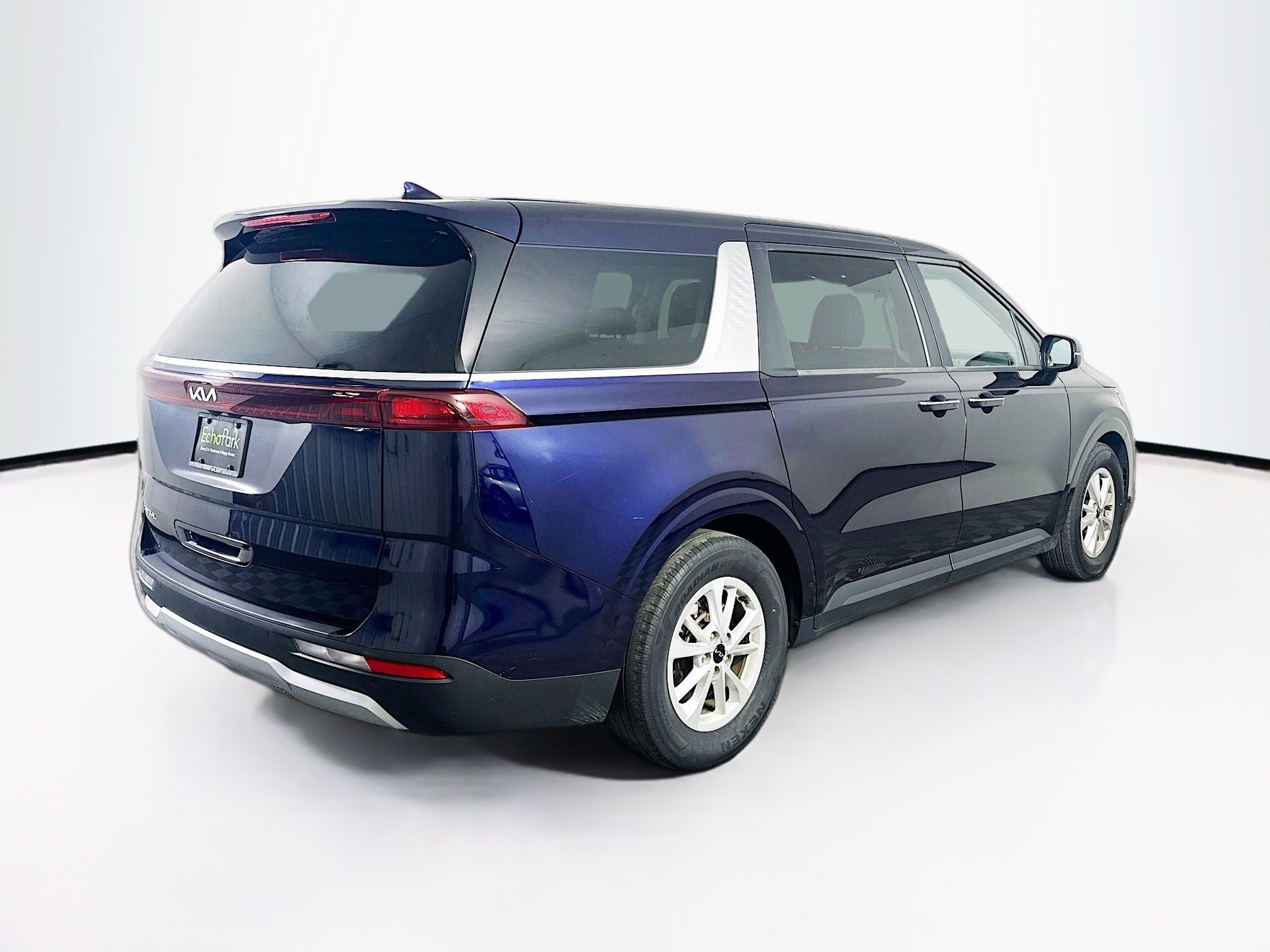 Used 2024 Kia Carnival LX image 9