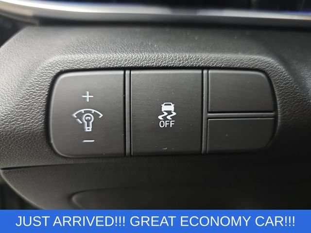 Used 2025 Hyundai Elantra SEL w/ Cargo Package FWD image 26
